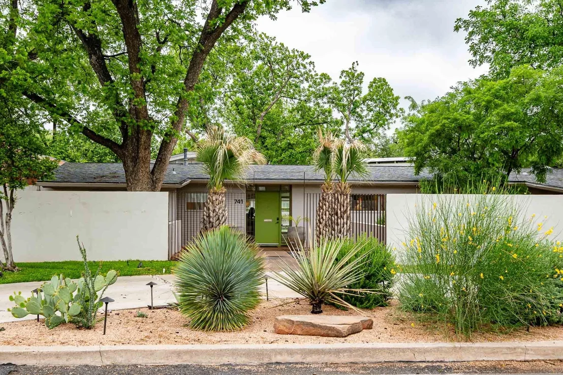 Photo of 741 Rivercrest Drive