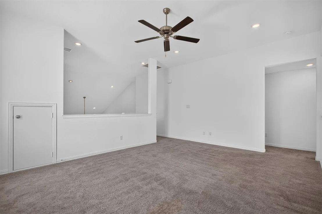 Photo of 729 Lombard Lane