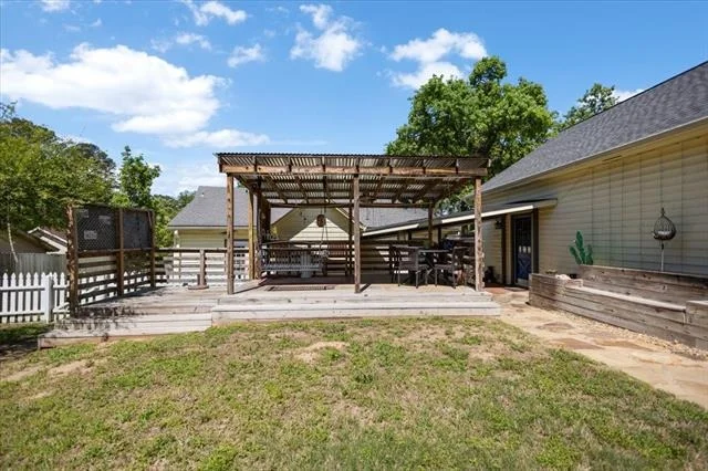 Photo of 333 Lakeview Drive
