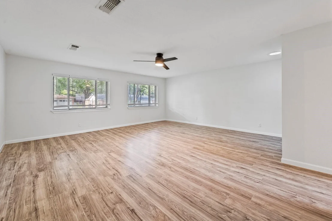 Photo of 600 Circleview Drive N