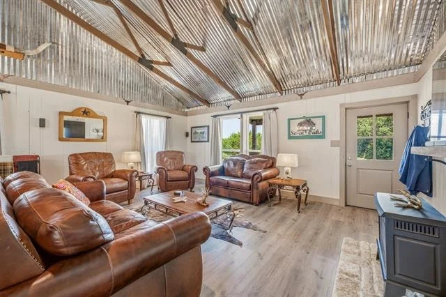 Photo of 1271 Private 2120 Road