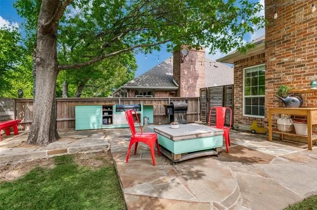 Photo of 9727 Vinewood Drive