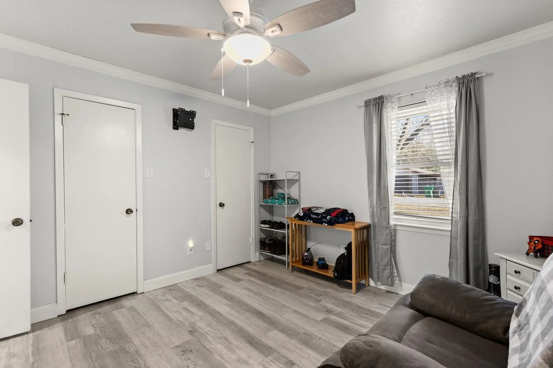 Photo of 210 S Booth Street