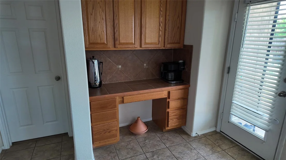 Photo of 421 Roundrock Lane