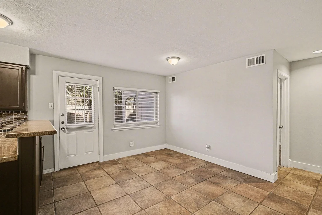 Photo of 1606 Hawthorne Drive