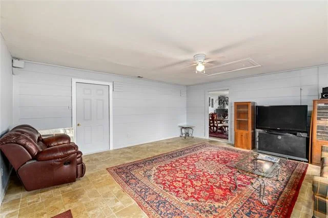Photo of 908 W 2nd Street