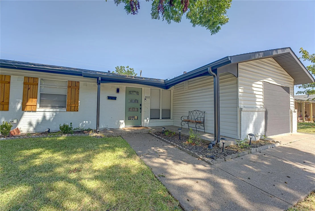 Photo of 3217 Centennial Drive