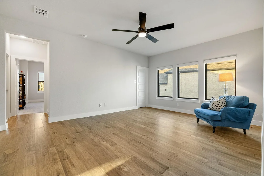 Photo of 2421 Heathrow Lane