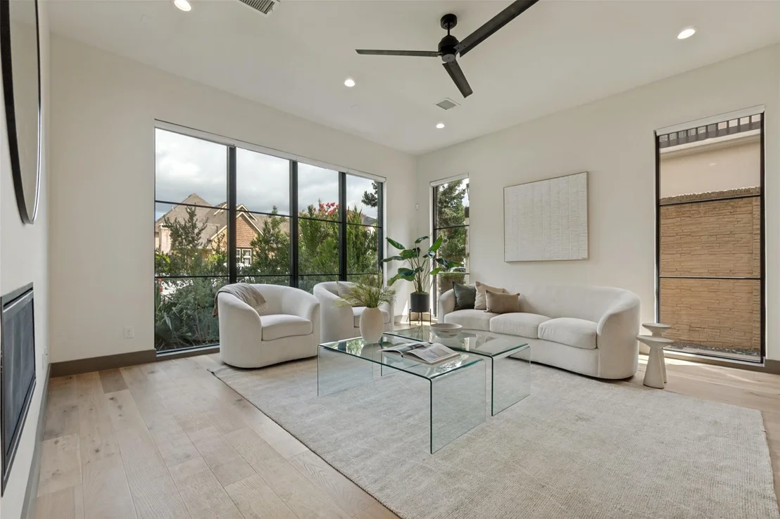 Photo of 3716 W Beverly Drive