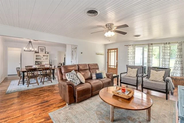 Photo of 138 Pin Oak Drive