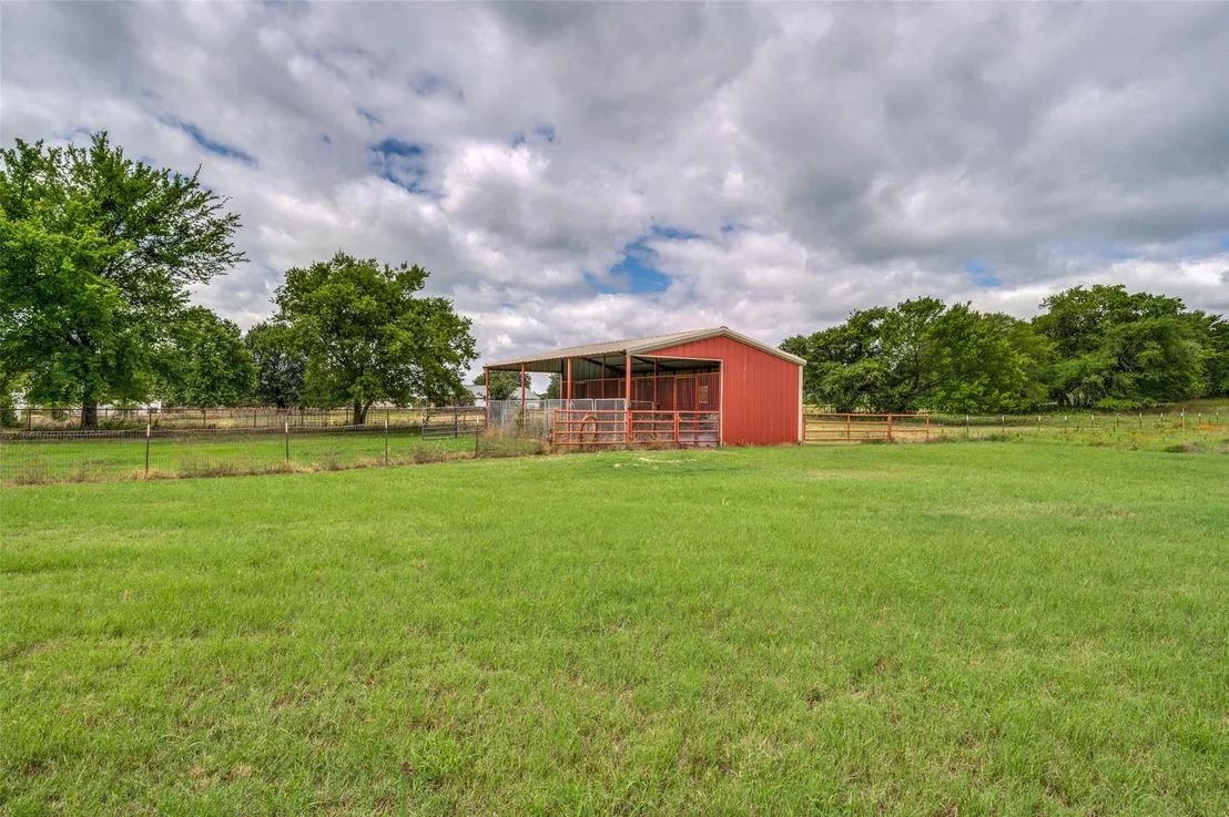 Photo of 1833 Dr Sanders Road
