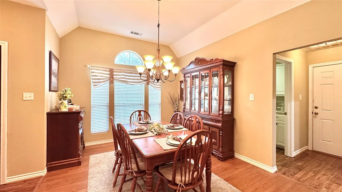 Photo of 115 Meadowood Road