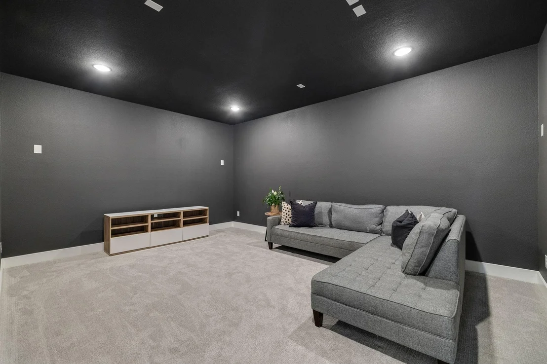 Photo of 2421 Heathrow Lane