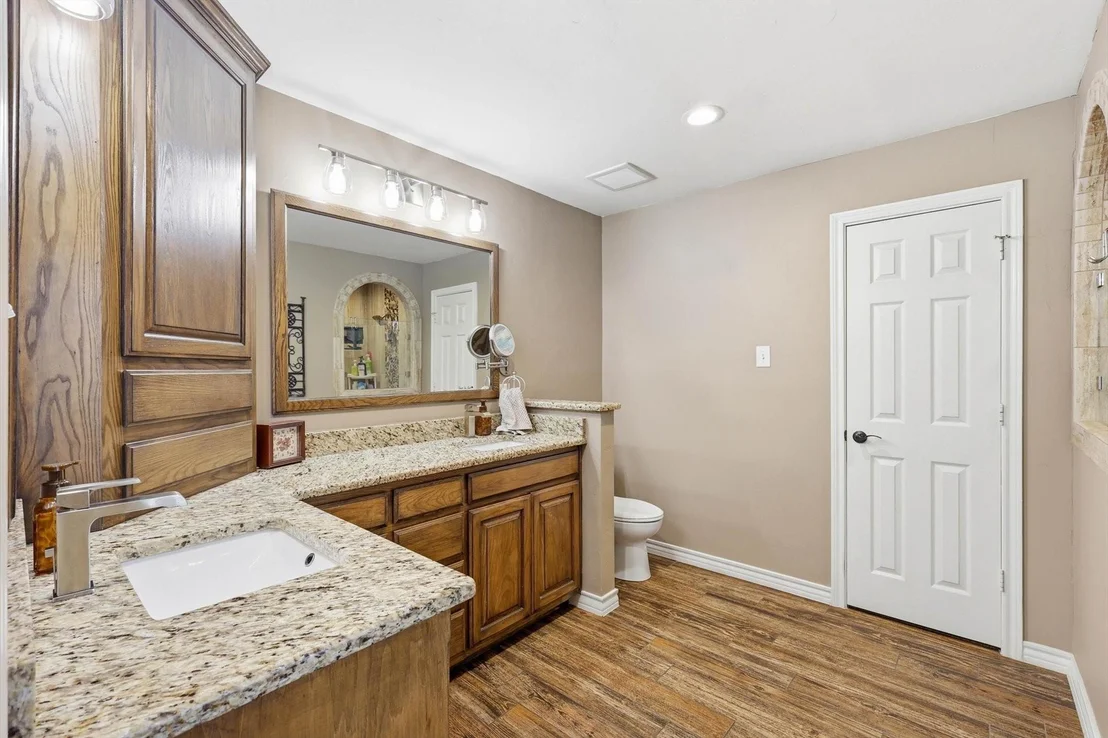 Photo of 312 Lakeside Oaks Circle