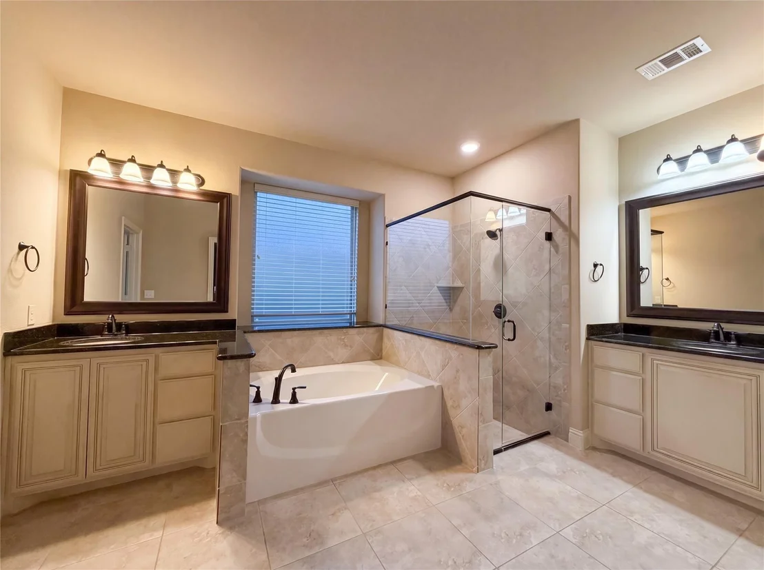 Photo of 725 Lyndhurst Drive