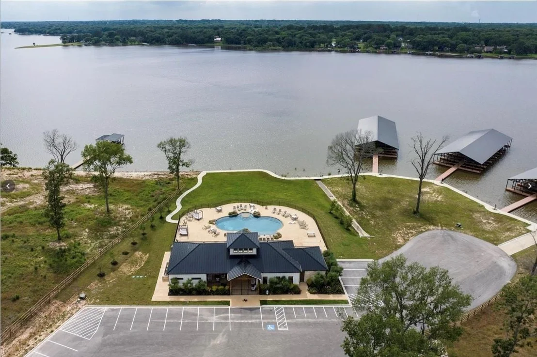 Photo of 6944 Lakeshore Way