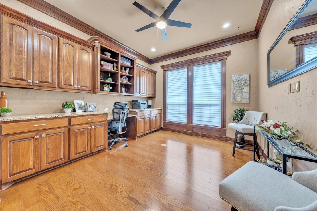 Photo of 2400 Vineyard Drive