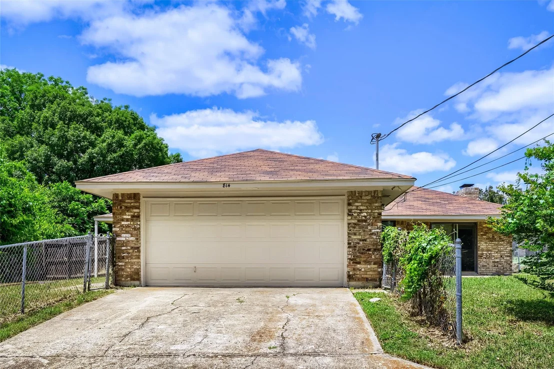 Photo of 814 Oakbluff Drive
