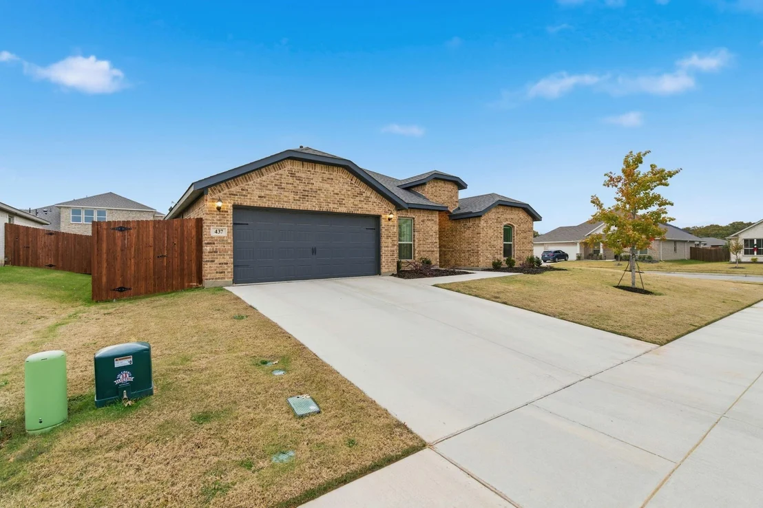 Photo of 437 Falcon Way