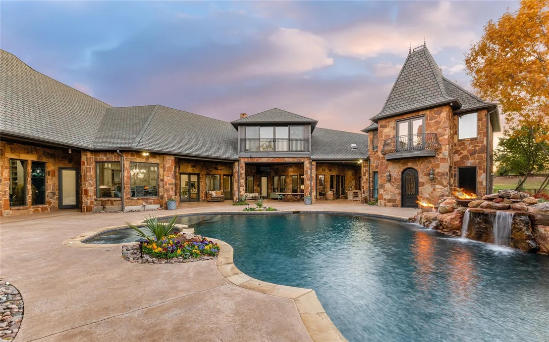 Photo of 2656 Twelve Oaks Lane