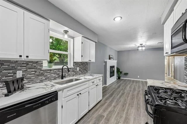 Photo of 232 NW Jayellen Avenue