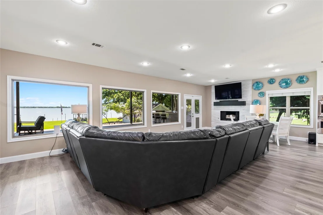 Photo of 1301 Oak Hill Drive