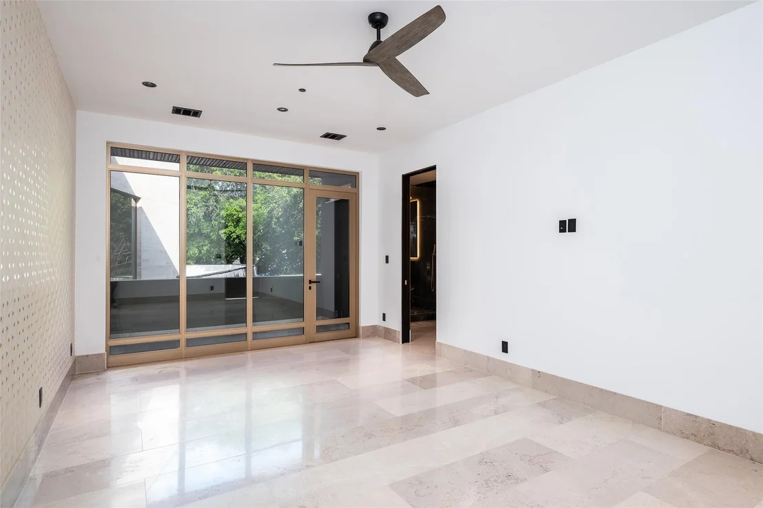 Photo of 10920 Strait Lane