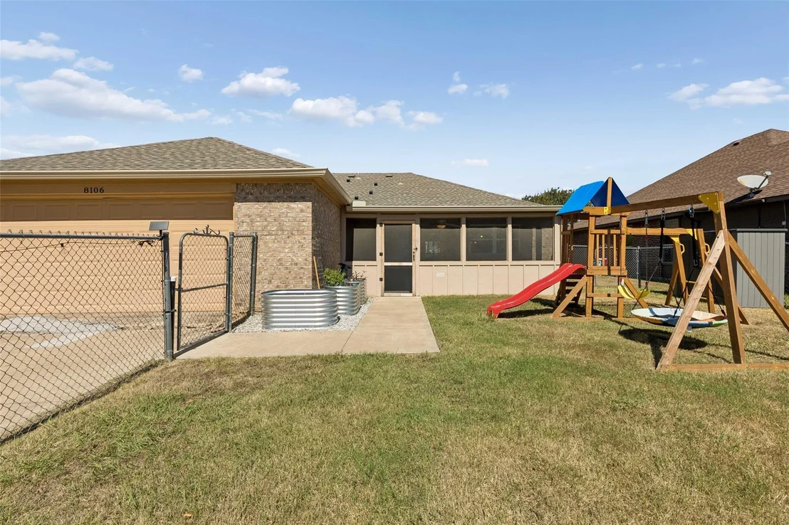 Photo of 8106 Woodside Road