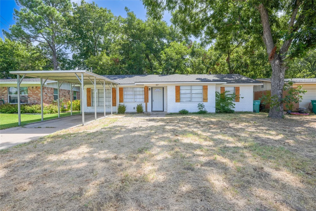 Photo of 807 N Lacy Drive