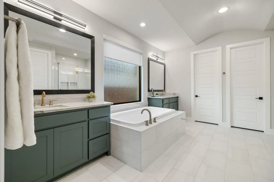 Photo of 2421 Heathrow Lane