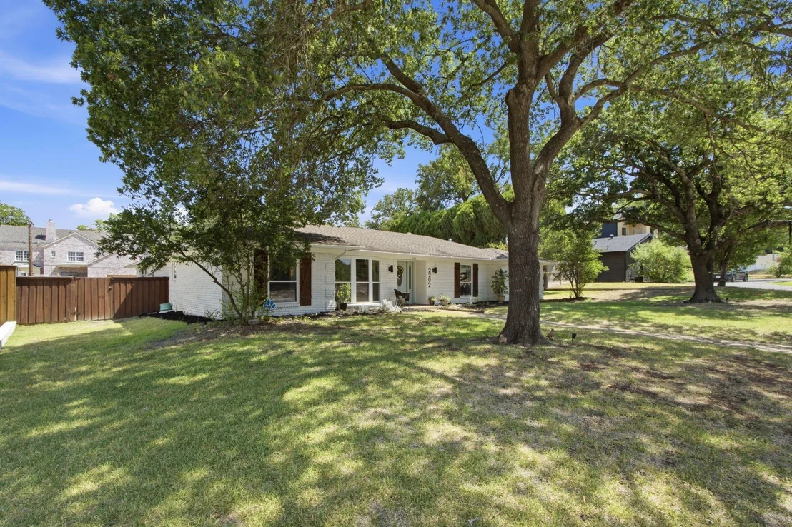 Photo of 2202 Custer Parkway