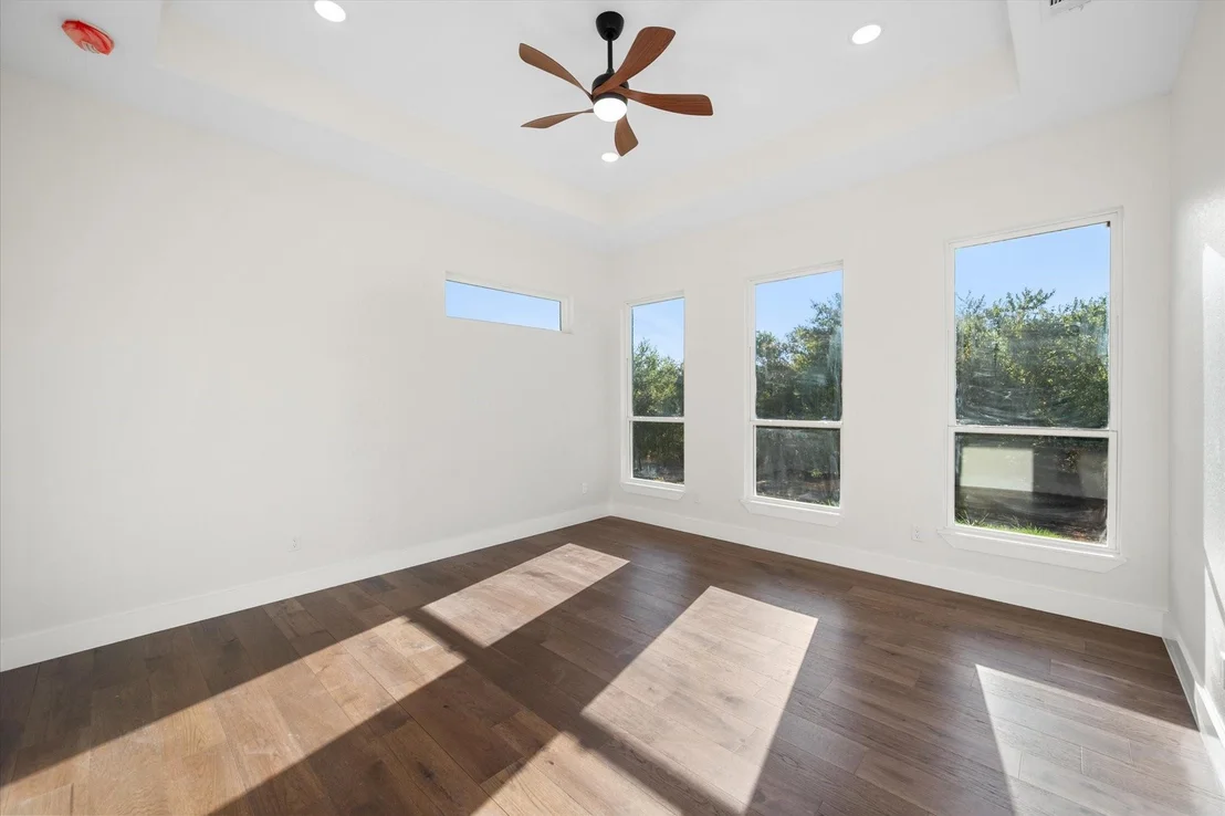 Photo of 554 Shoreside Drive