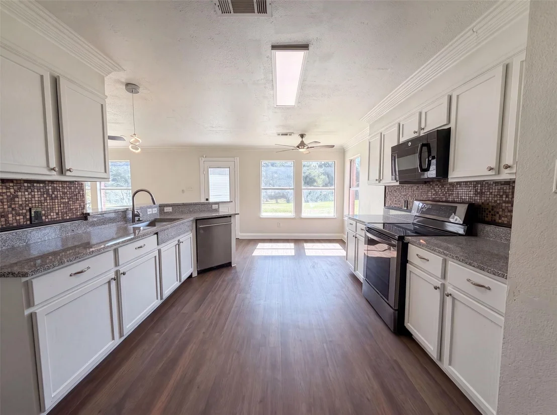 Photo of 3940 Victory Court