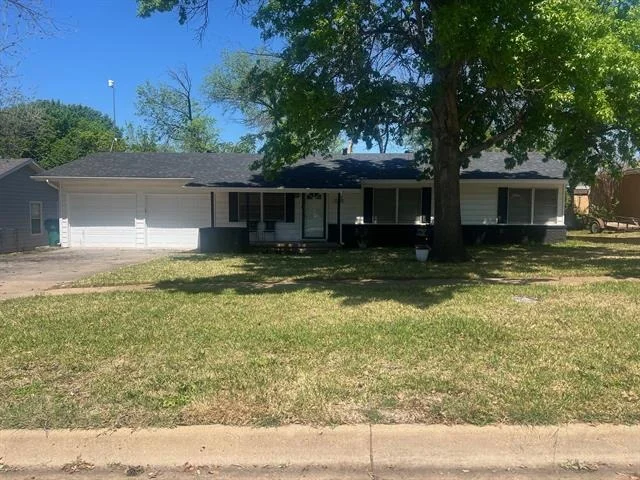 Photo of 1305 Hillcrest Drive