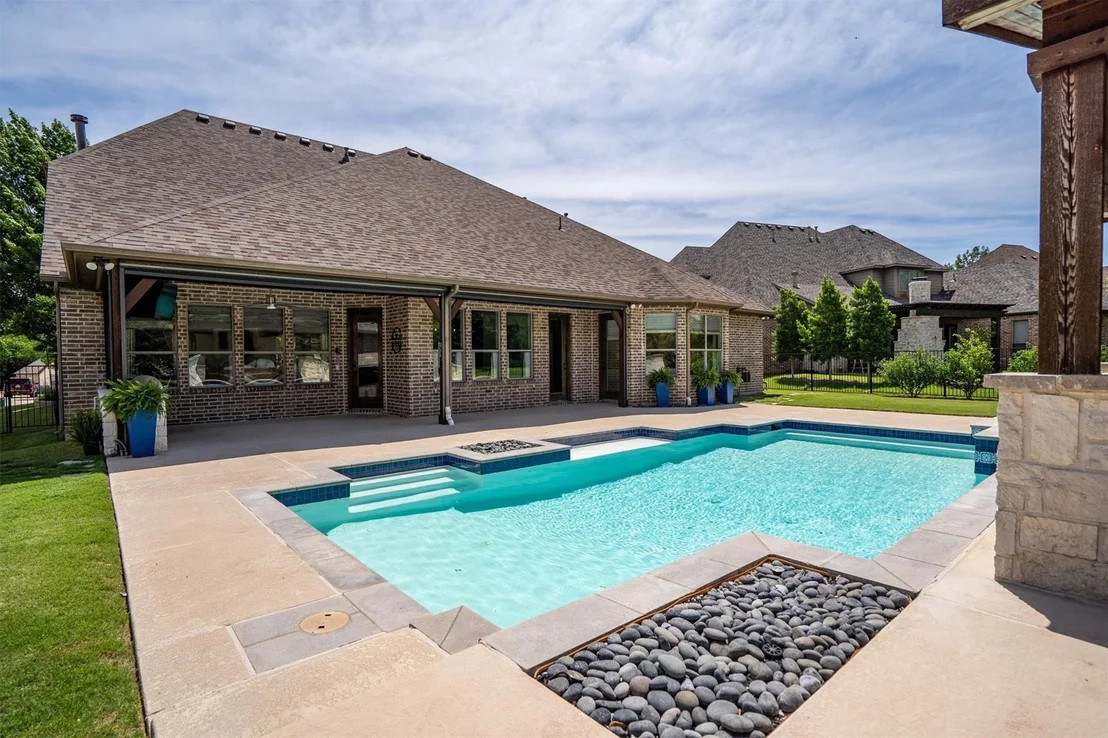 Photo of 3225 Clubview Drive