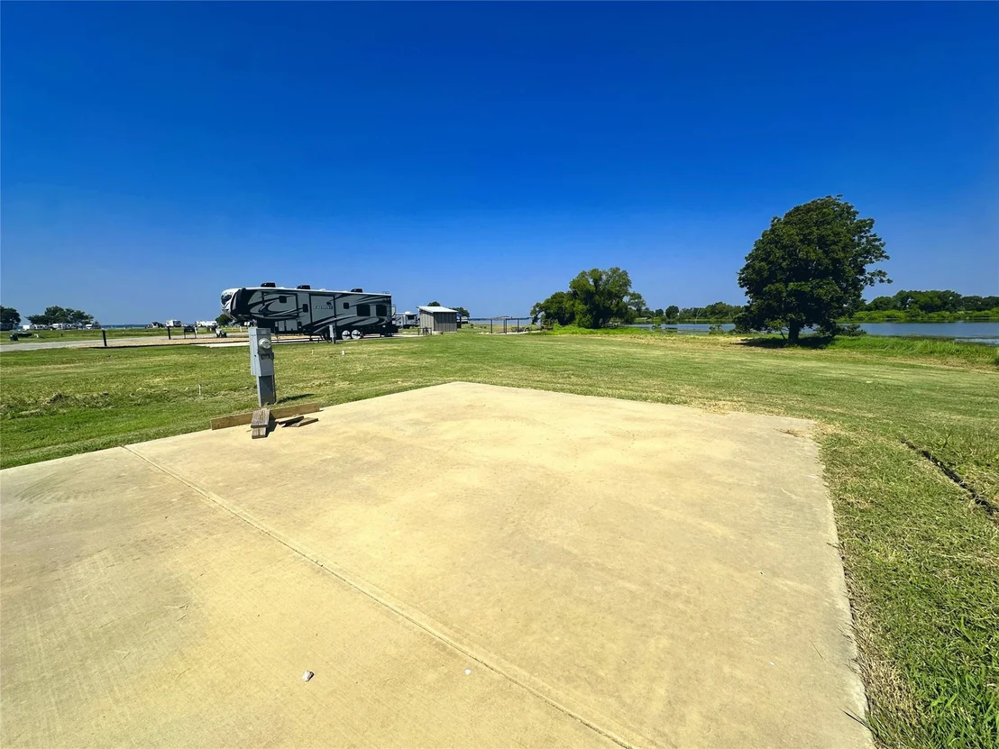 Photo of 5086 Waterfront Road
