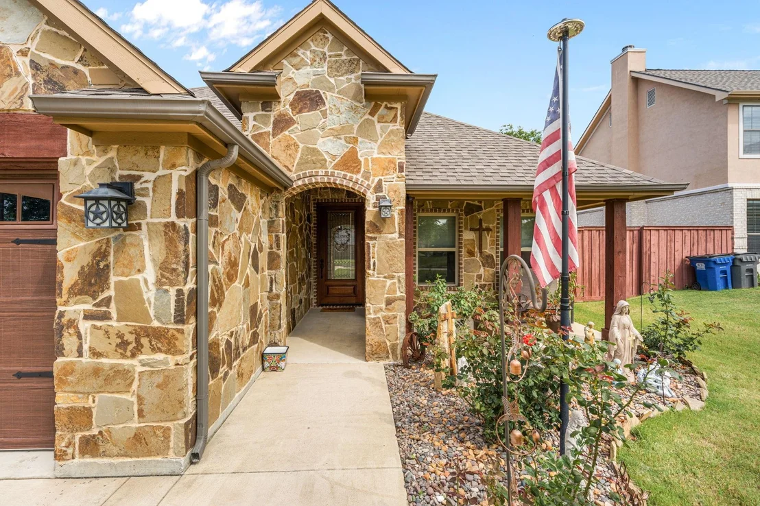 Photo of 606 Hillside Circle