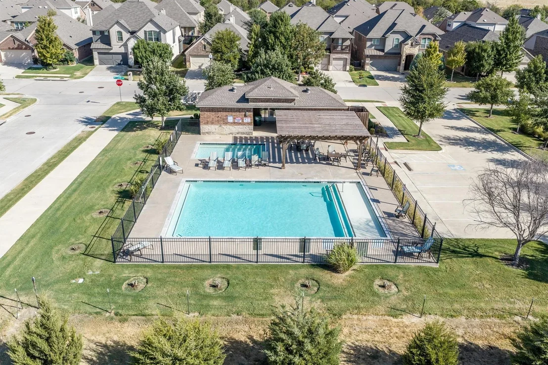 Photo of 6424 Roaring Creek