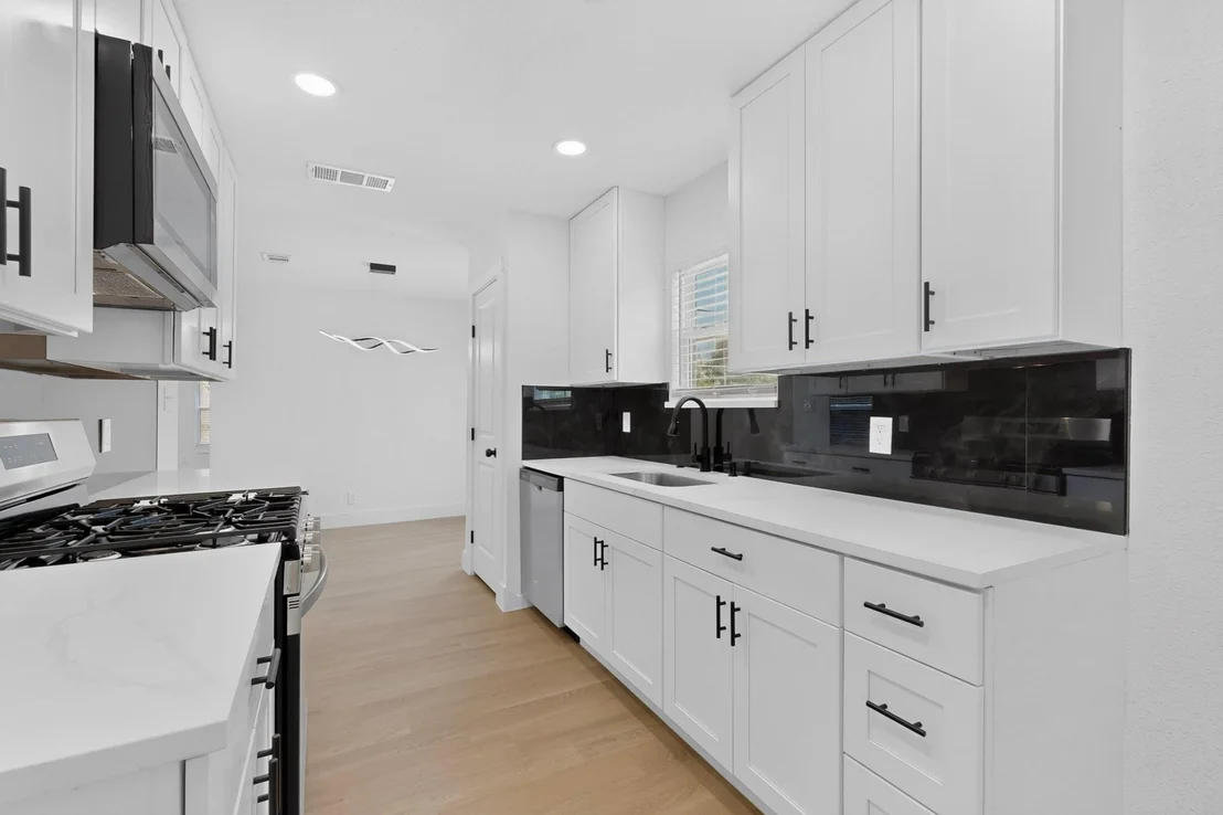 Photo of 808 Lilac Drive