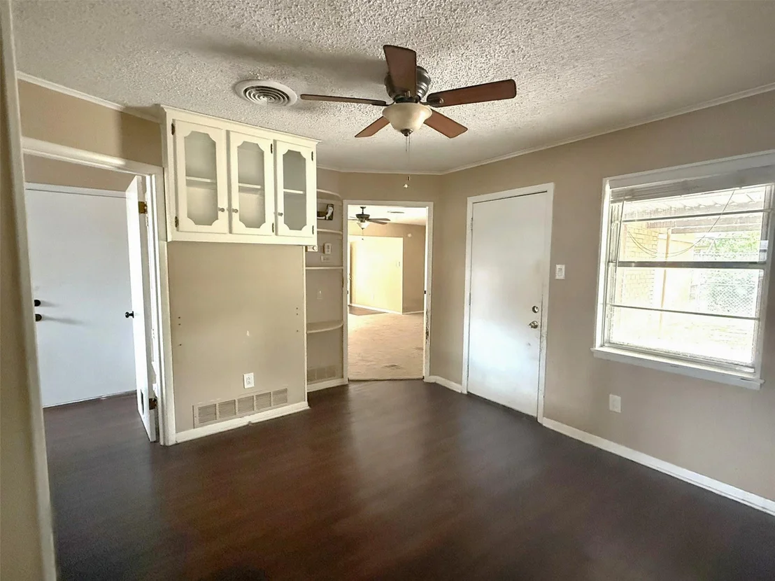 Photo of 3010 Grand Avenue
