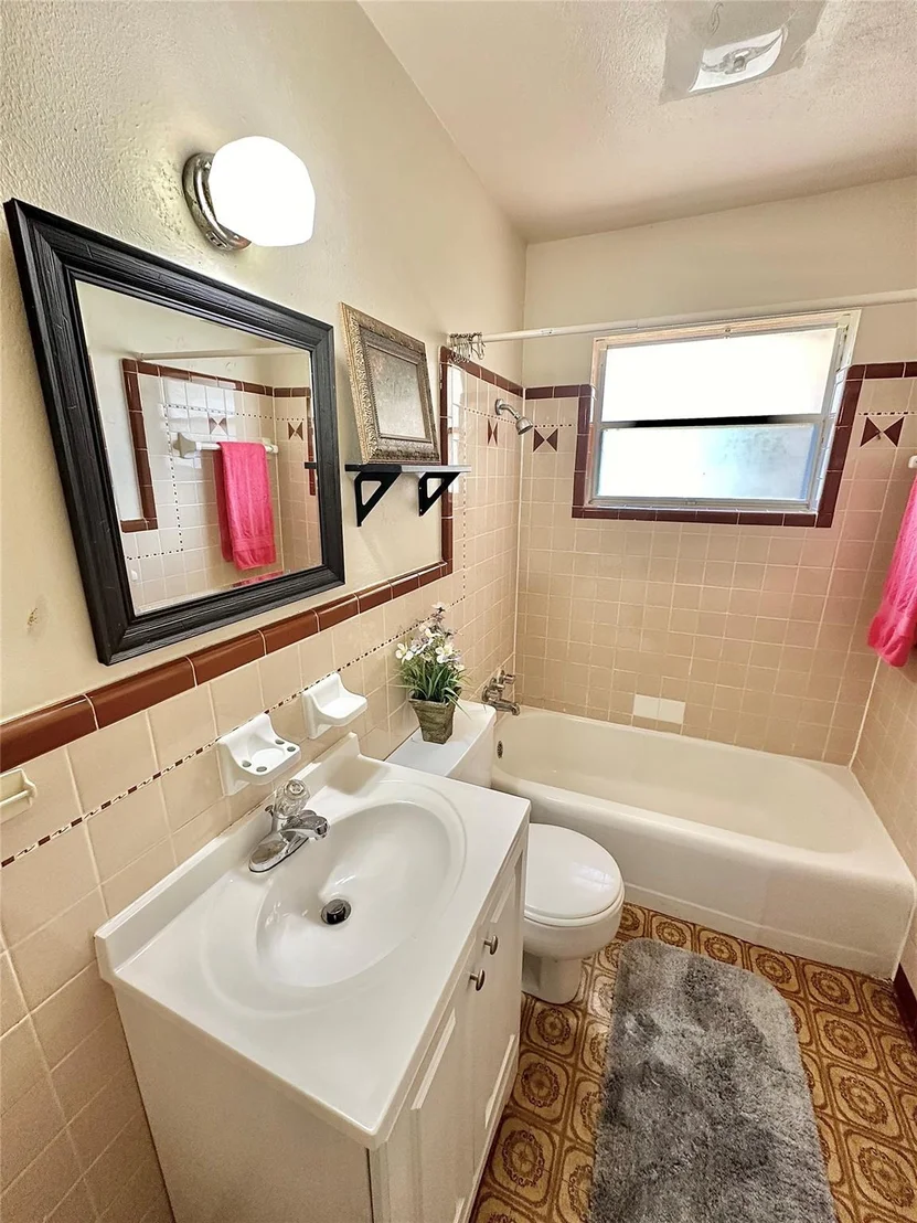 Photo of 817 Laguna Drive