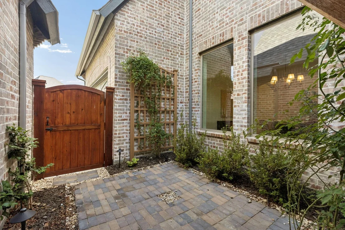 Photo of 3300 Crescent Lane