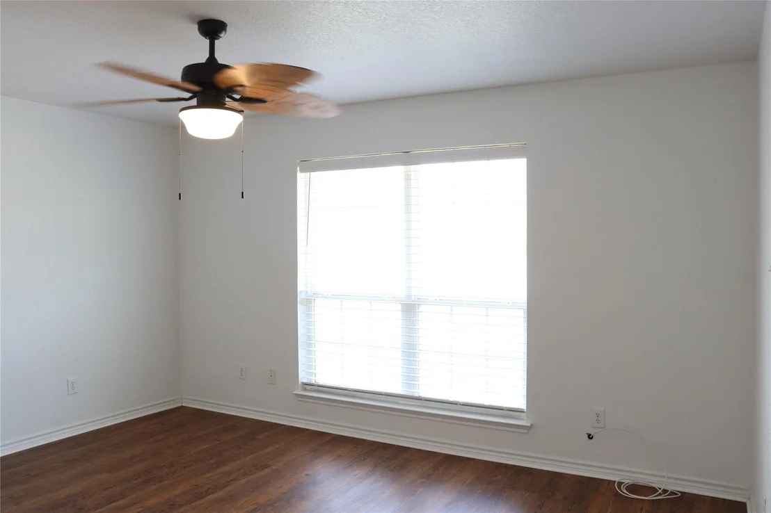 Photo of 333 Lake Point Road