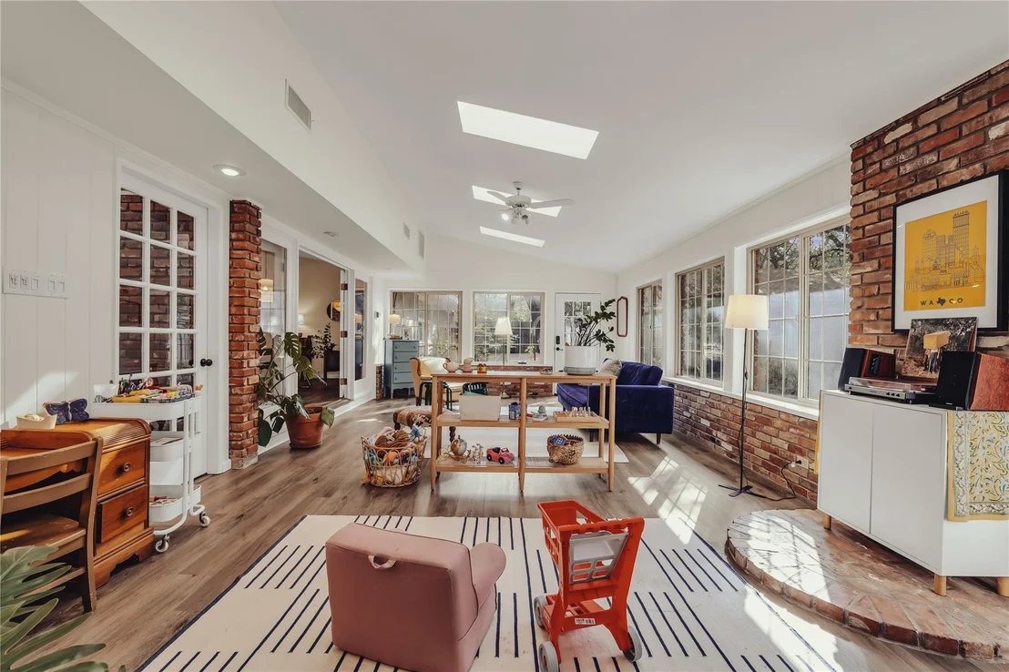 Photo of 2112 Gregory Lane