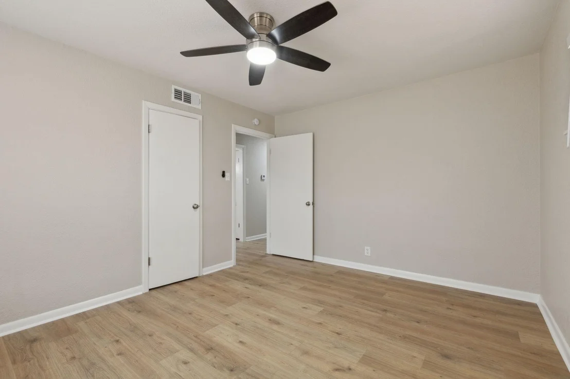 Photo of 1407 Robin Drive