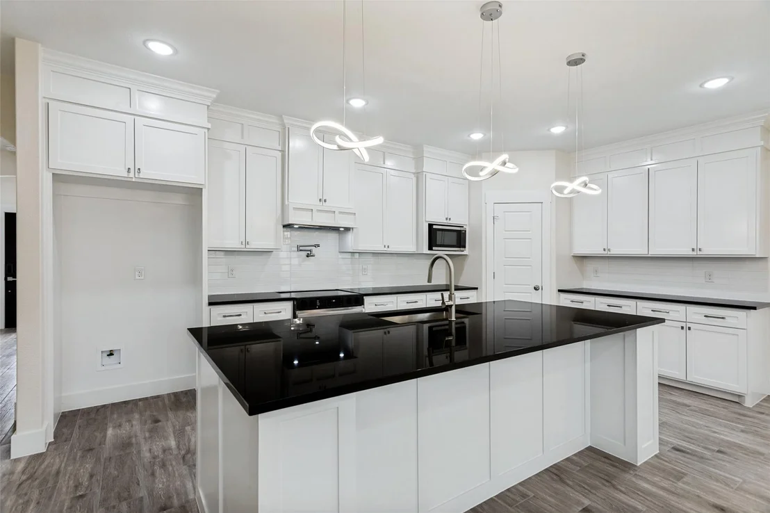 Photo of 901 E Devitt Street