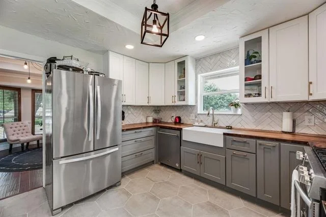 Photo of 2908 Roaring Springs Road