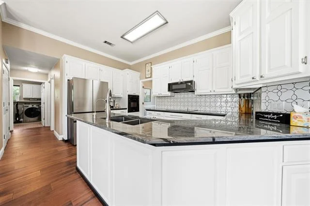 Photo of 100 Twisted Oak Lane