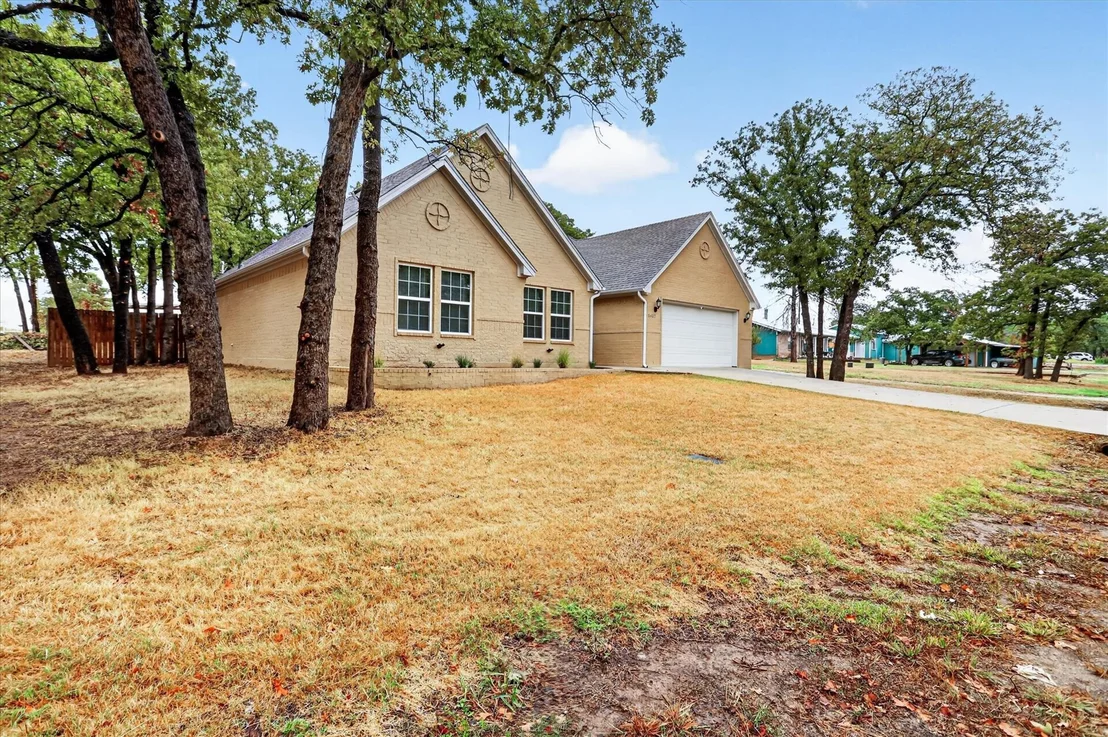 Photo of 1612 Tanglewood Drive