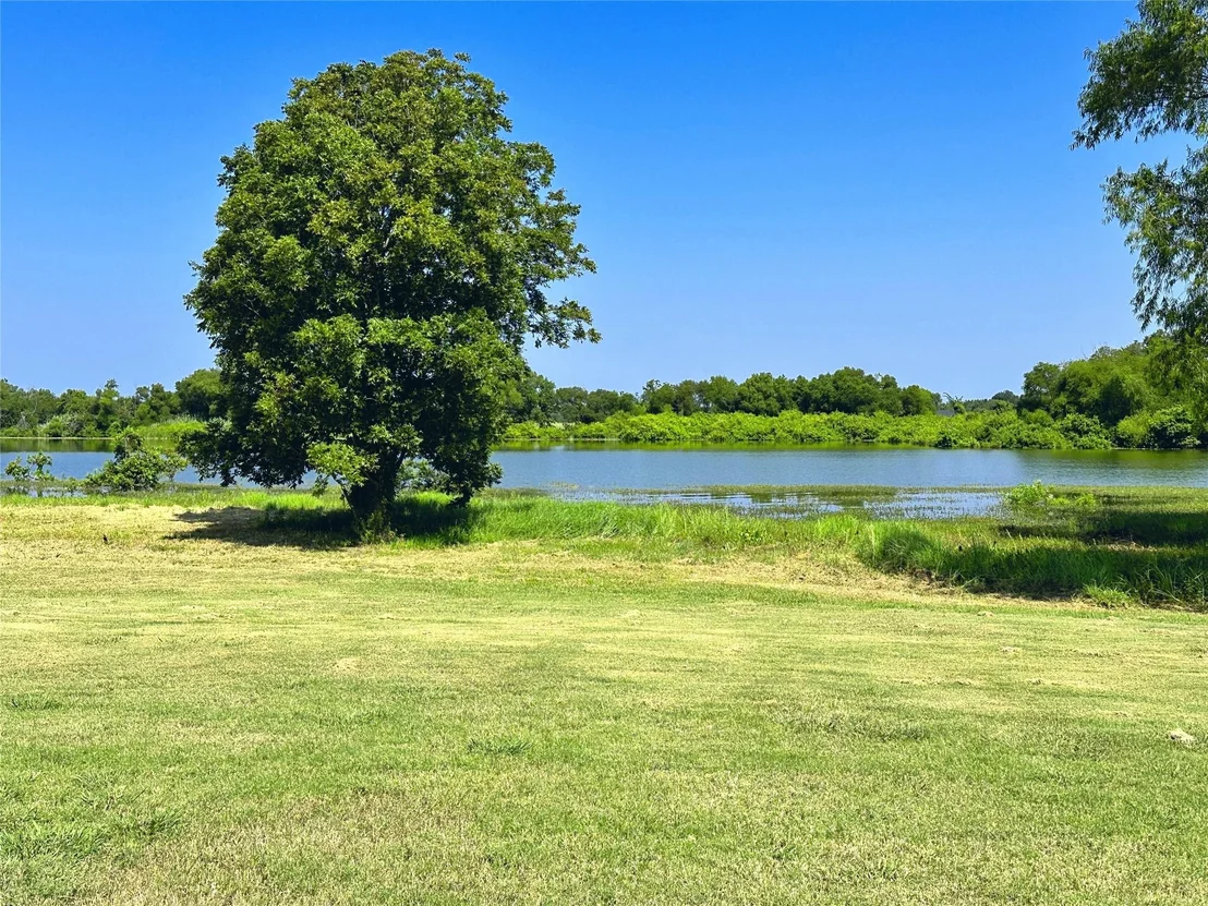 Photo of 5086 Waterfront Road